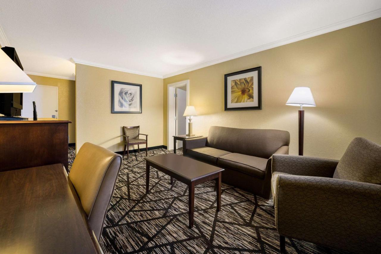 Quality Inn And Suites Fairgrounds - Syracuse Seneca Knolls Exteriér fotografie